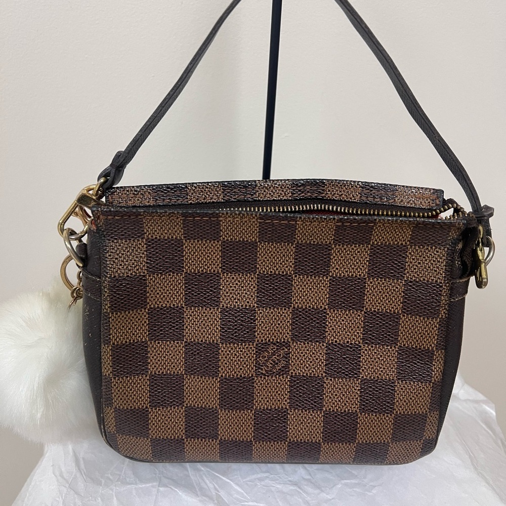 LV Damier Pochette